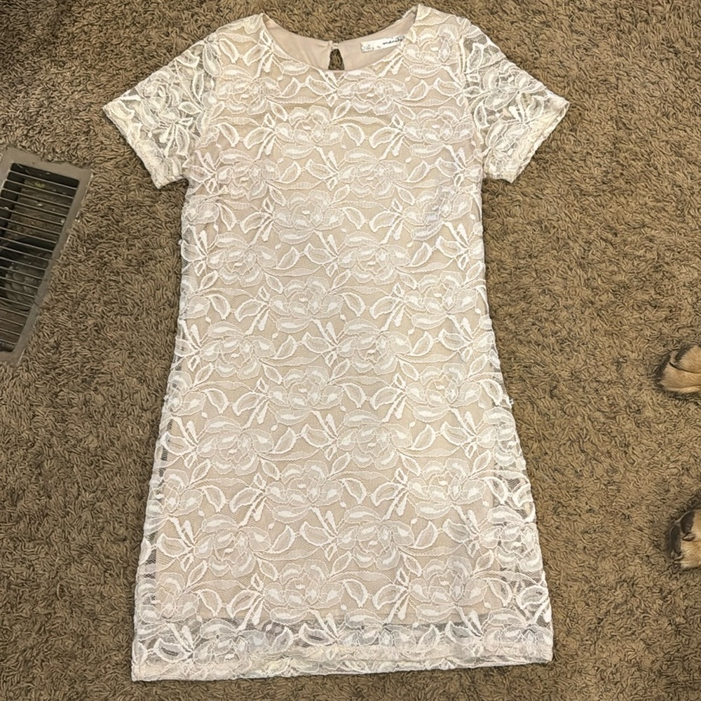Ivory lace shift dress with beige liner size: small